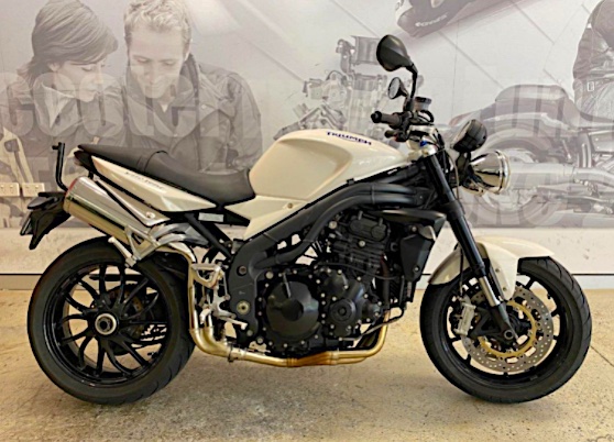 Speed Triple
              1050