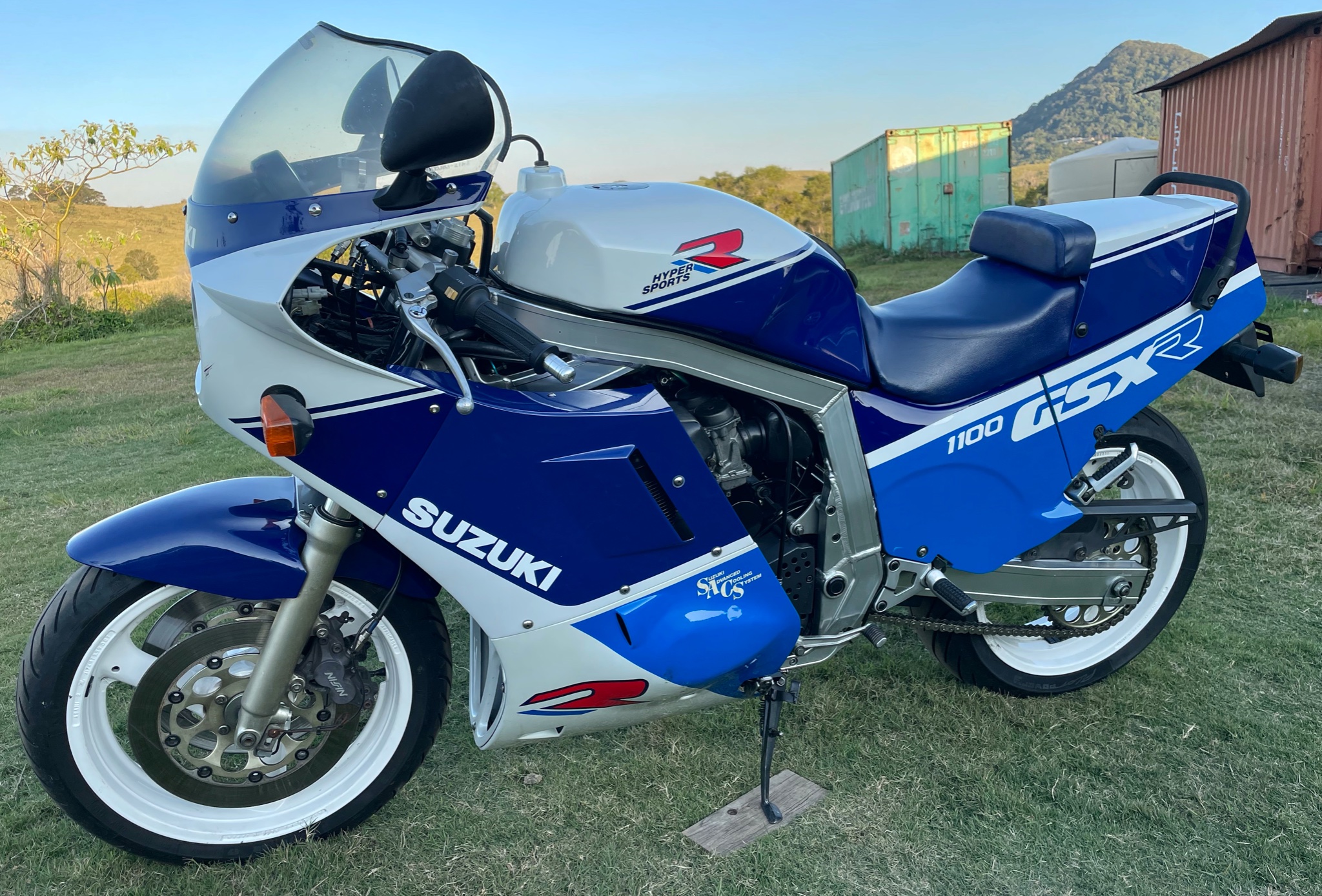 Suzuki GSX-R1100J