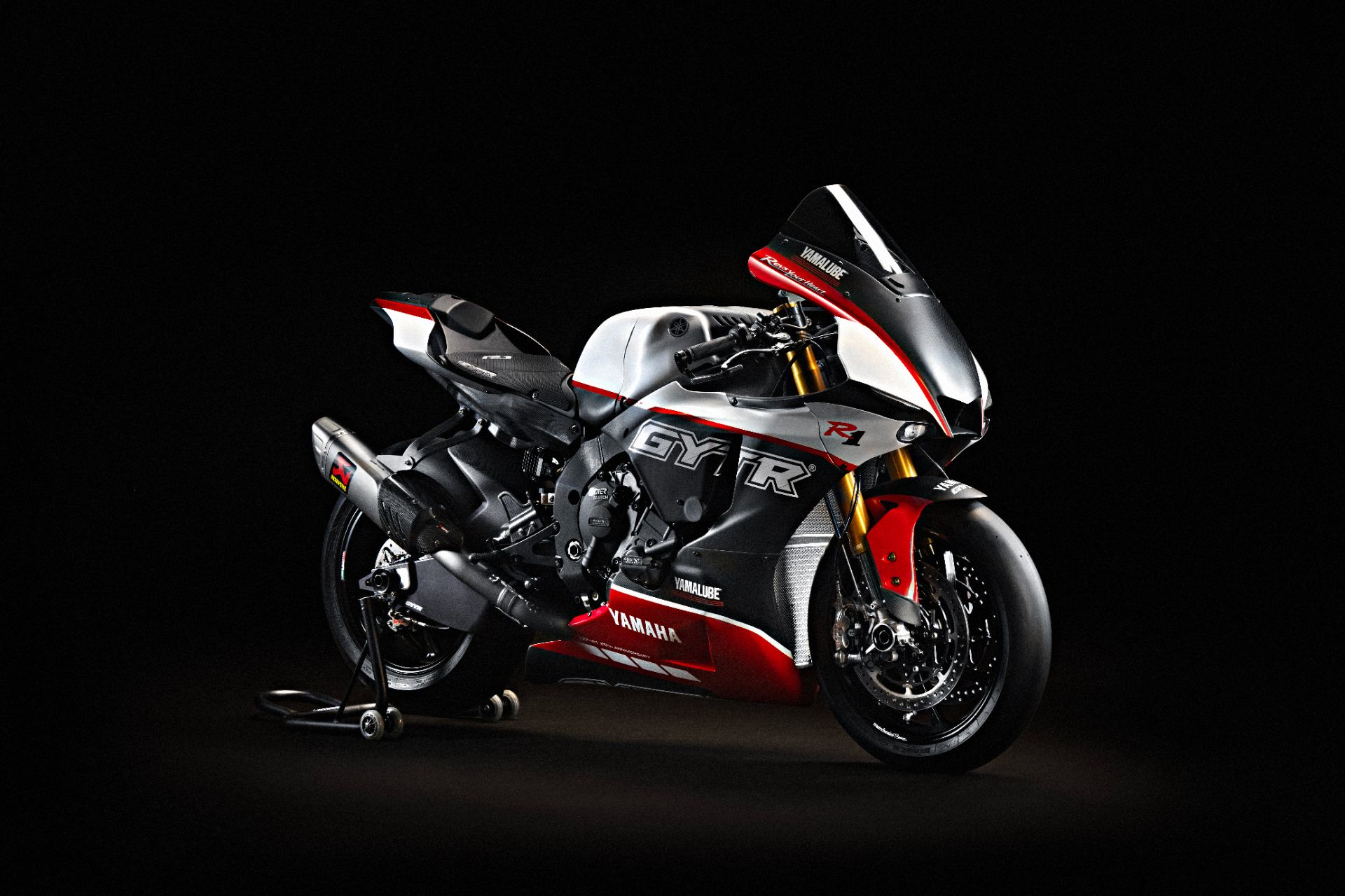 yamaha r1
              25th