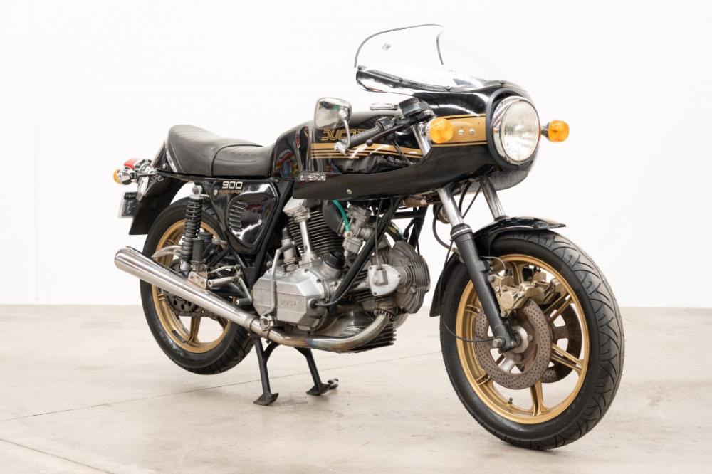 ducati
              900ss
