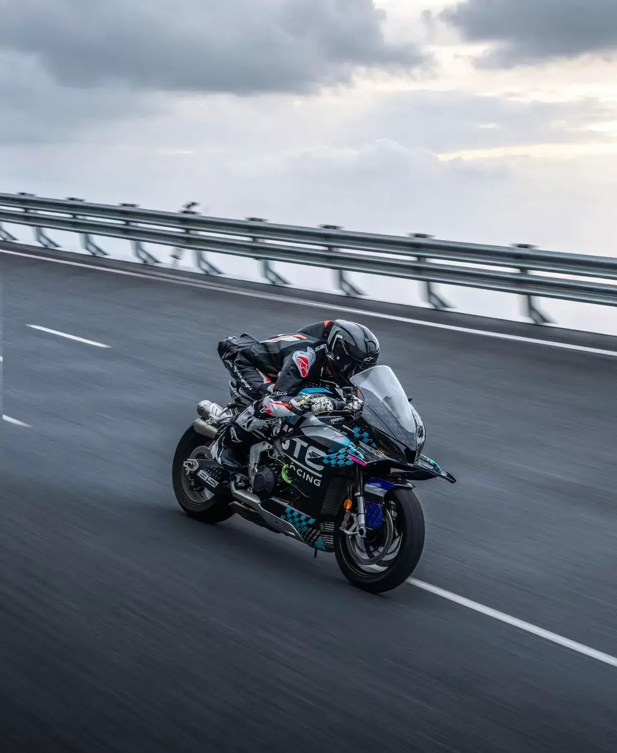 CFMOTO V4 SR-RR