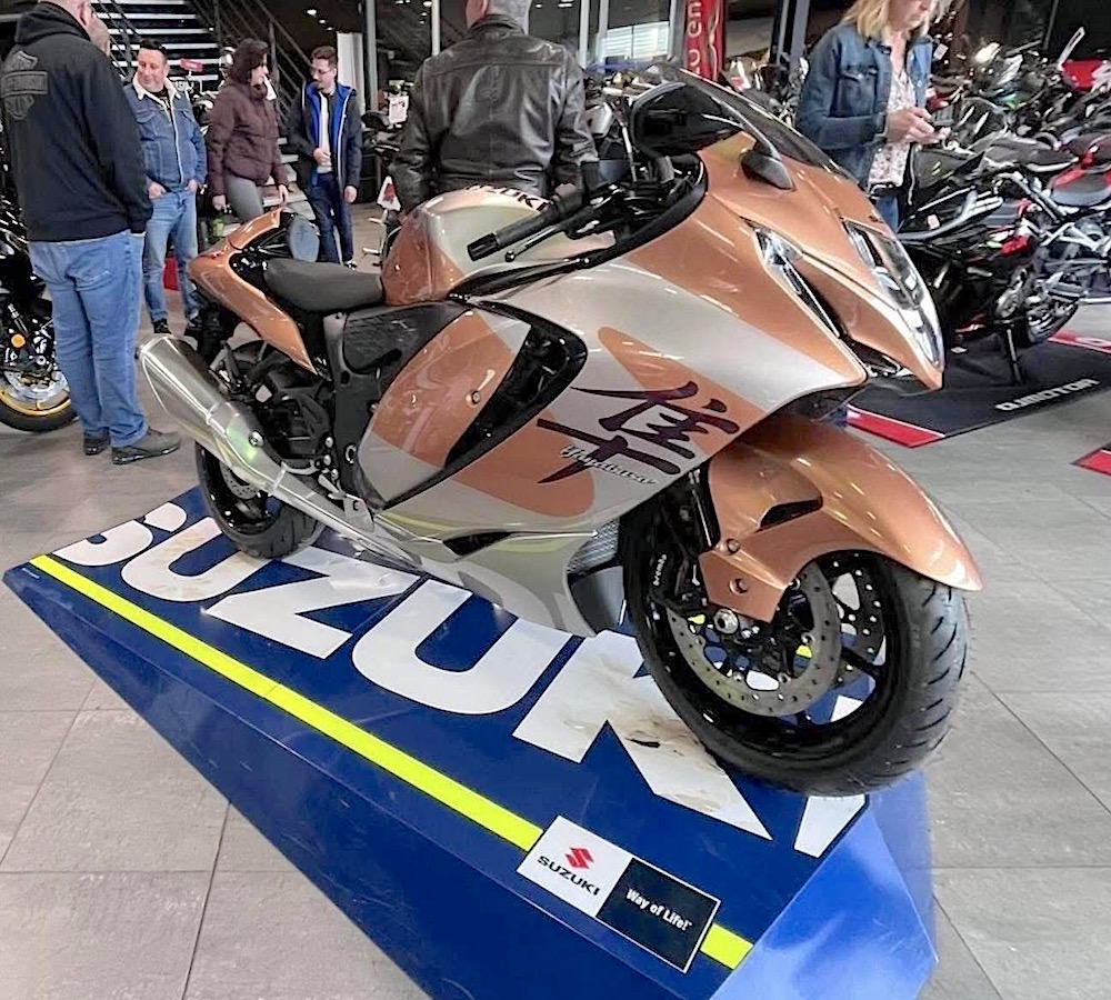 suzuki hayabusa gen 3 with gen 1 livery