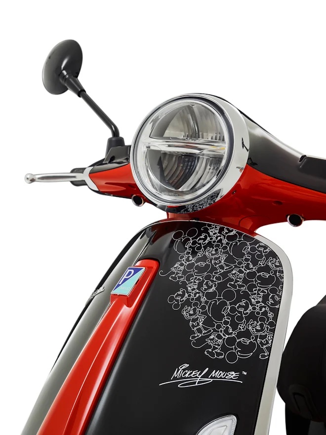 mickey mouse vespa