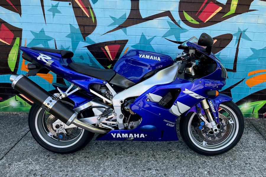 Yamaha r1
              1999