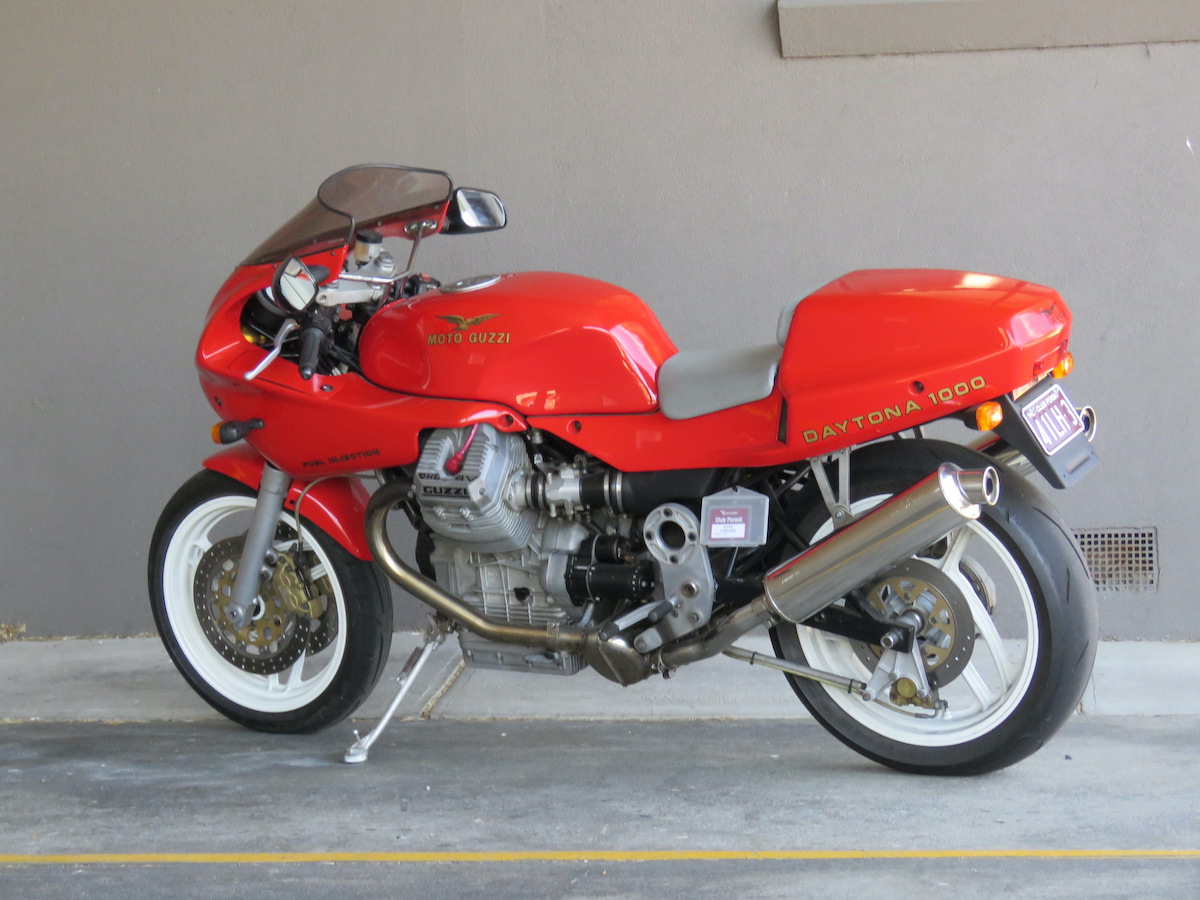 moto guzzi daytona 1000